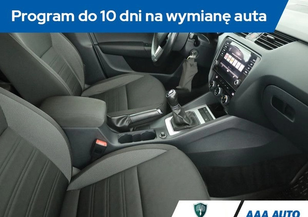 Skoda Octavia cena 52501 przebieg: 198290, rok produkcji 2018 z Ostroróg małe 211